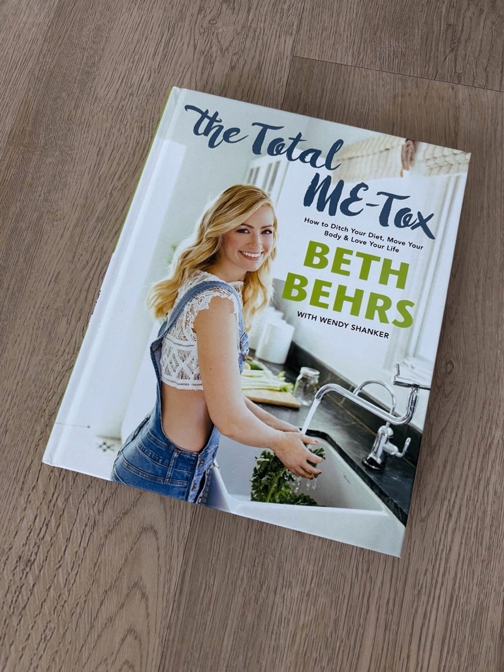 Beth Behrs The Total ME-Tox Book - Cookbook